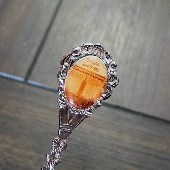 Vintage | 1982 Ottawa Smoky Lake Collector Spoon #34 - Picture 2 of 4